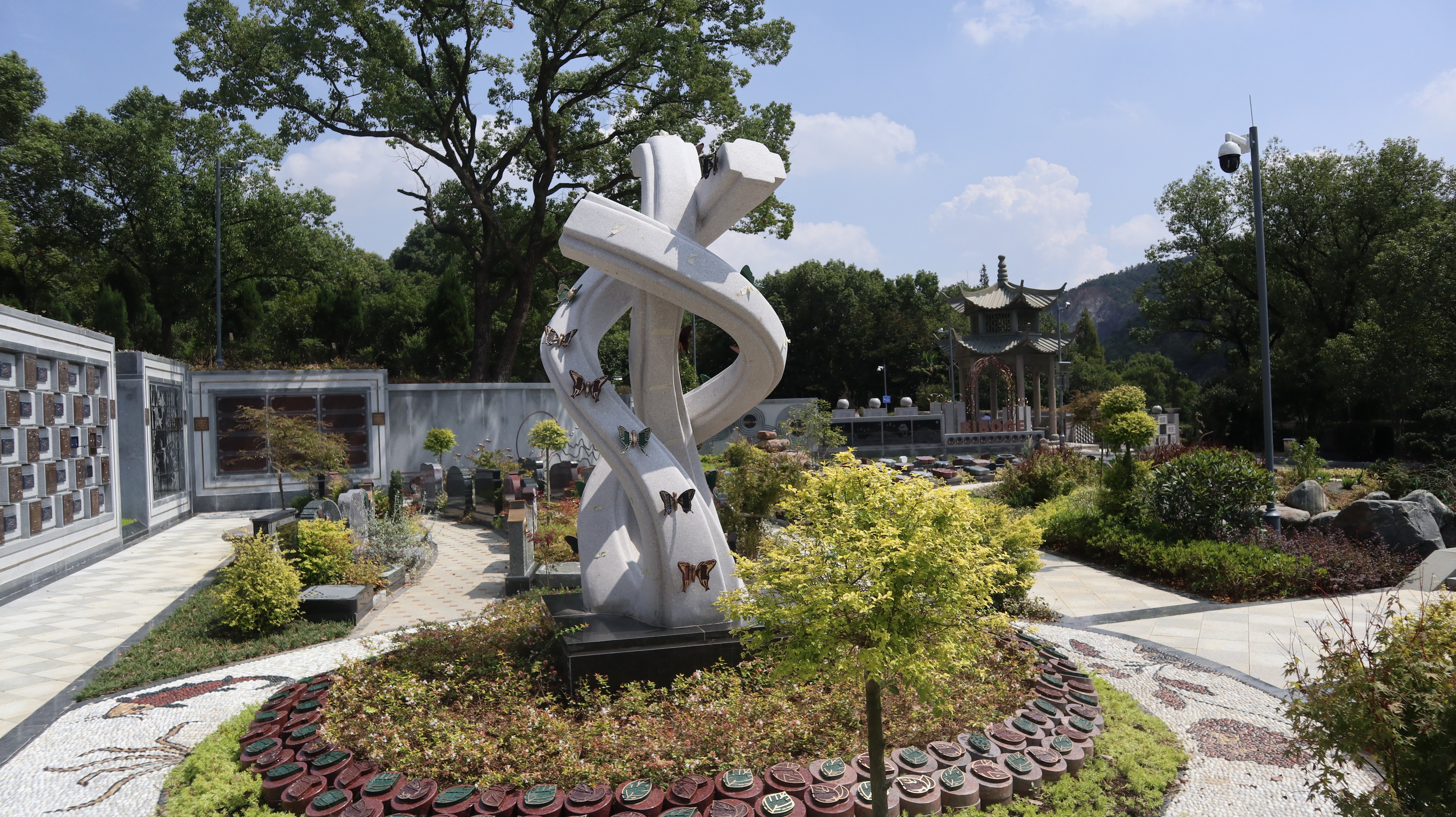 ng电子游戏以”微刷新”引领老旧墓园走向绿色生态未来