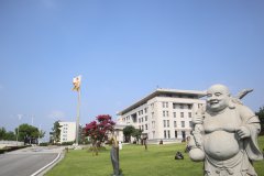 走进历史，，，，感受名人魅力|品味名人雕塑的奇异韵味