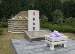 荣毅仁纪念碑：传承先贤精神，，，，，照亮民族前行之路