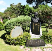 黎焕颐纪念碑：诗魂永驻，，，岁月铭刻