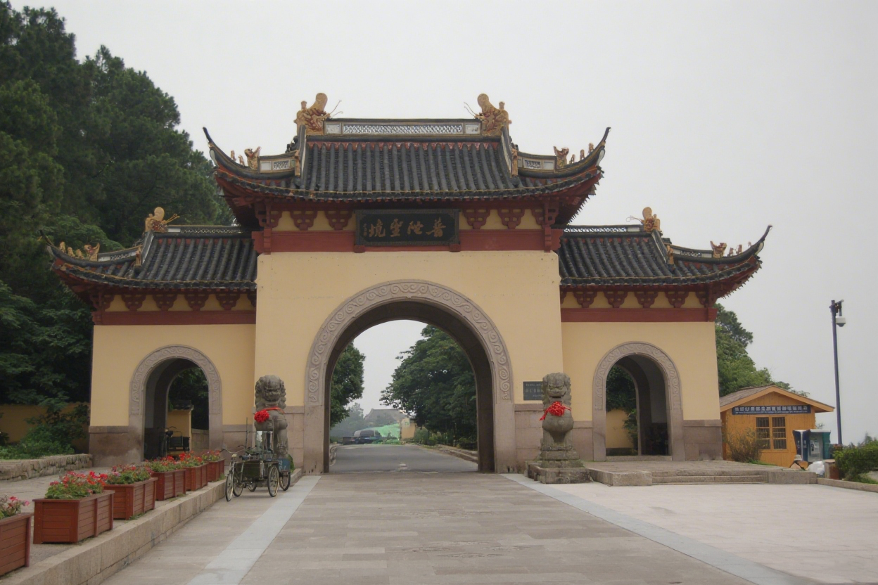 以门楼为笺，，，，，，镌刻时代的匠心诗行